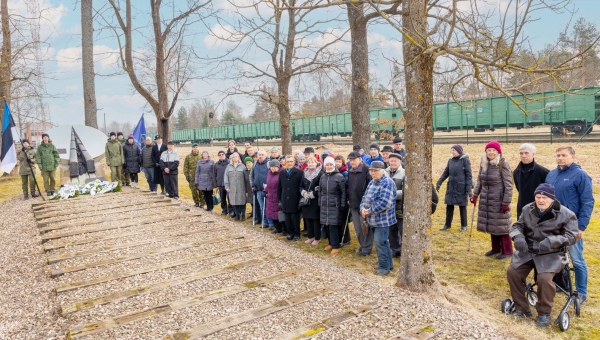 FOTOD Küüditamise aastapäeva kogunemisel kõlasid nukrad sõnavõtud